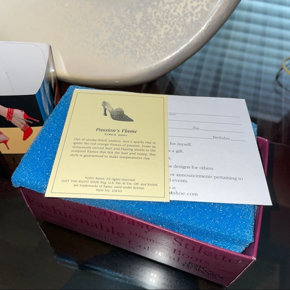 Raine Just the Right Shoe 2001 “Passion’s Flame” Style 25152 - Picture 8 of 11